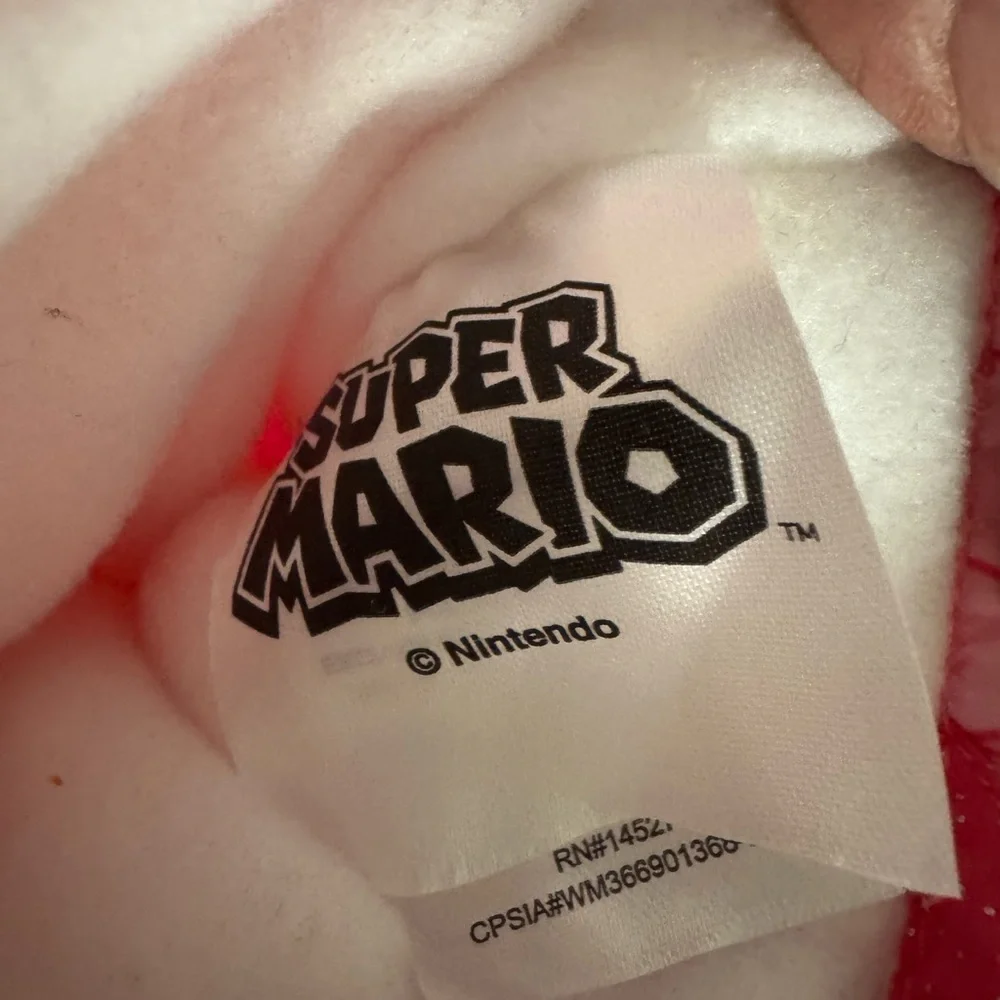 NWT Super Mario Princess Peach themed insulated ski gloves for girls L/XL